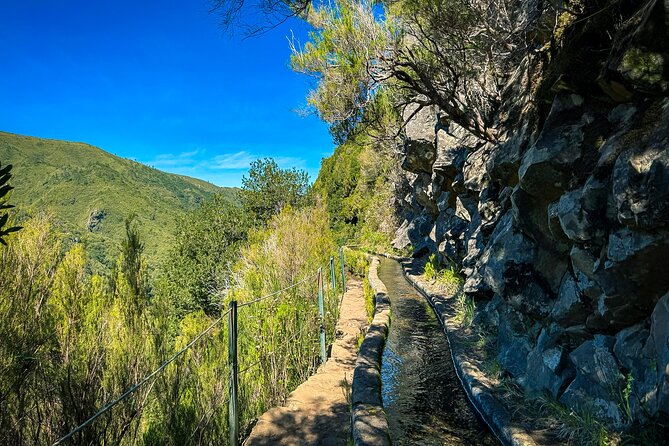 25 Fountains Levada: Hiking Tour in Madeira Rabaçal Valley (PR6) - Guides and Drivers: The People Factor That Changes Everything