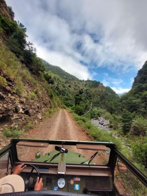 4 hours Unique Jeep Safari Tour to Pico do Arieiro, Madeira - The Best Bits of the Pico do Arieiro Jeep Safari