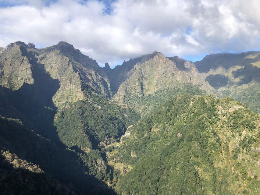 4 hours Unique Jeep Safari Tour to Pico do Arieiro, Madeira - Lombo da Quinta: A Photo Stop Over Funchal Harbour