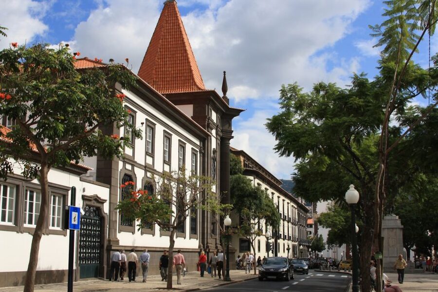 Audio Guide Citywalk Funchal for Cruise Guests - Cathedral and the boulevard: How the walk connects landmarks without feeling like a march
