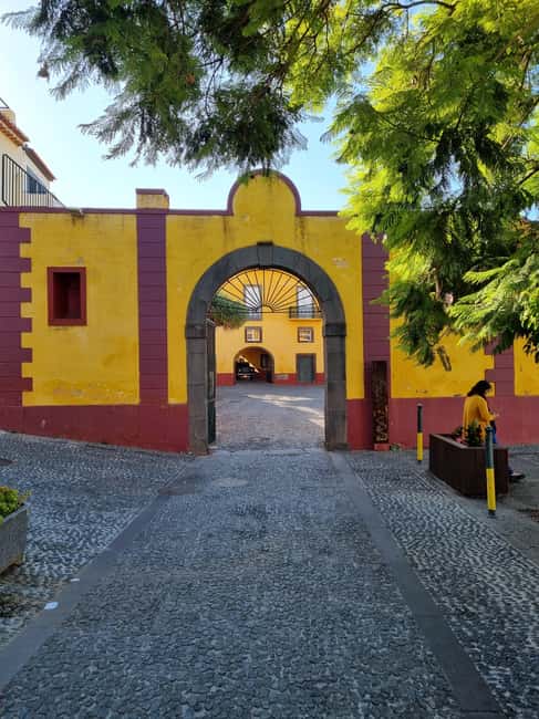 Cabo Girão, Seixal, Porto Moniz & more – Full Day + PickUp - What the guide style really does for your day