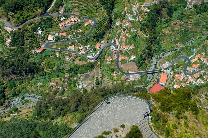 Curral das Freiras & Peaks 4WD Tour - Pickup and meeting point: where the day actually starts
