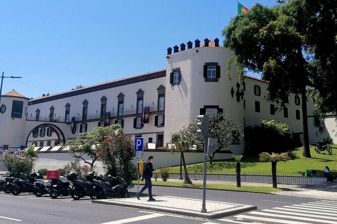 Downtown Funchal: A Self-Guided Audio Tour Through the Old City - Starting Point at Cristiano Ronaldo Statue: A Good Way to Get Oriented
