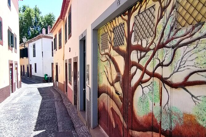Downtown Funchal: A Self-Guided Audio Tour Through the Old City - Corpo Santo Chapel and the 1400s Moment