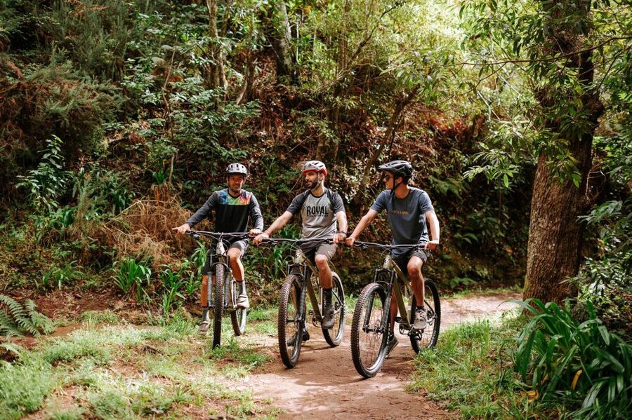 E-Bike Guided Tour - West Side Mountain Biking - Getting to Fonte do Bispo: the calm start before the trails