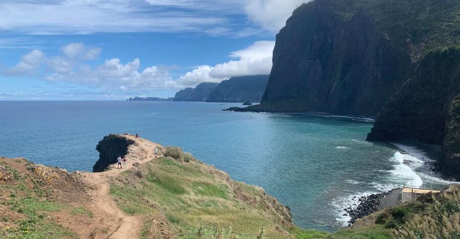 East Tour: Open Roof jeep tour to East Madeira - Santana - Pico do Arieiro at 1818 m: where the views change character