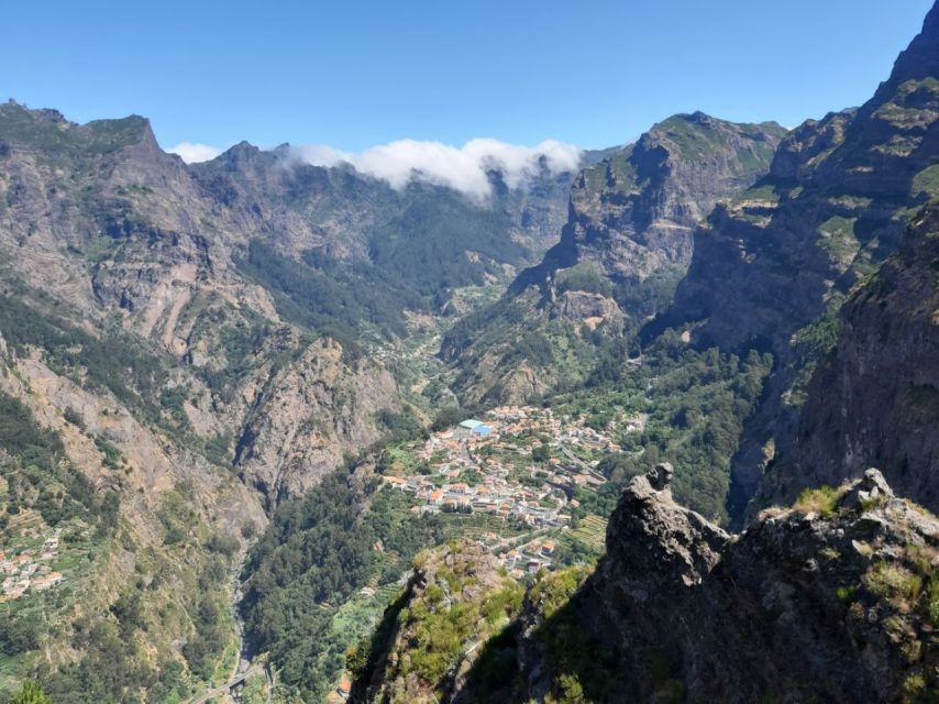Eira do Serrado / Curral das Freiras (Nun's Valley) - Pico dos Barcelos: Fast Orientation Over Funchal