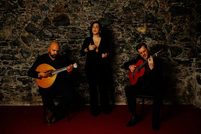 Fado Show with Wine and History in Madeira - Fado & Fado Madeira: what the show feels like