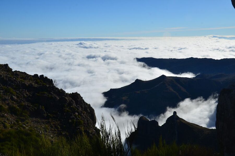 From Funchal: East Tour Madeira 4x4 Jipe Tour Santana Houses - Pico do Arieiro: a fast photo stop with high-altitude energy