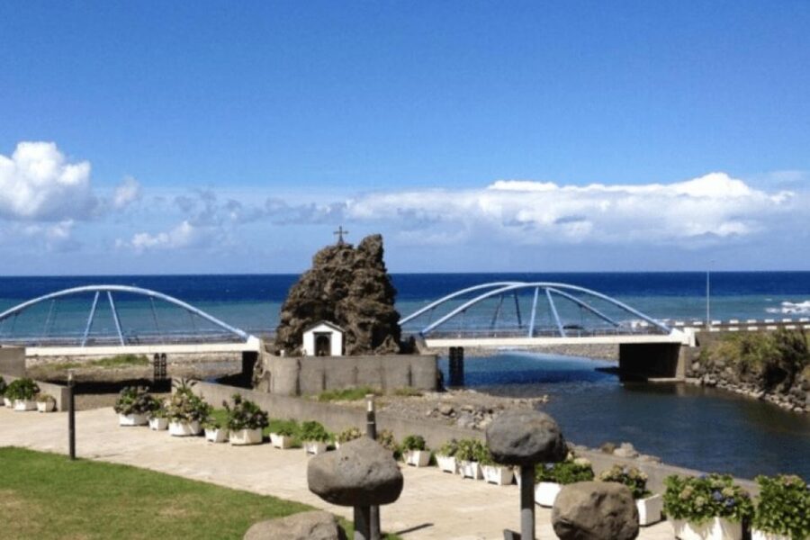 From Funchal: Full-Day Madeira & Porto Moniz Tour - Câmara de Lobos to Cabo Girão: sea, wine, and a famous starting point