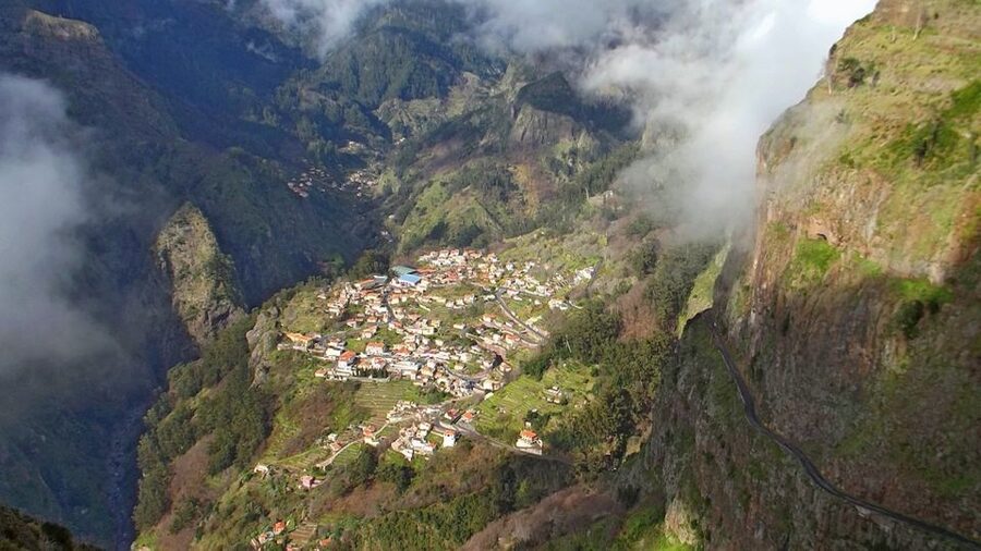 From Funchal: Nuns Valley, Monte and Sleigh Ride Tour - Pico dos Barcelos: the quick final panorama before you head back