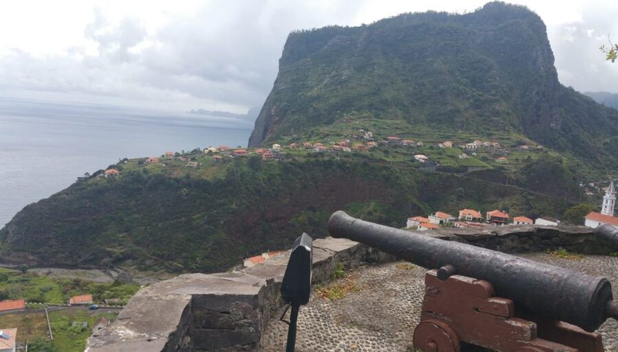 From Funchal: Santana and Pico do Areeiro East Island Tour - A practical sampler of East Madeira (without needing a car)