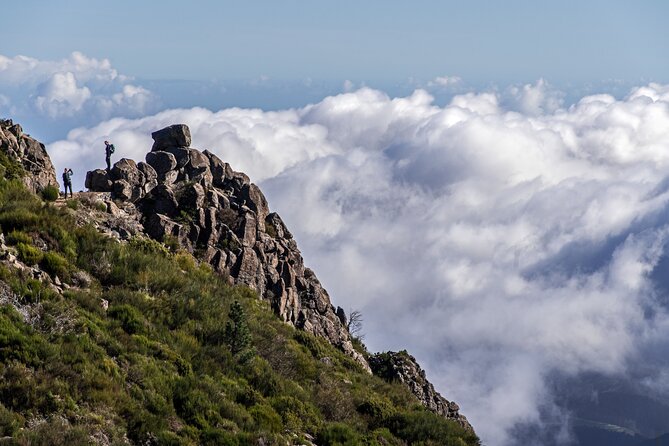 Full Day East Tour at Pico do Arieiro and Santana with Pickup - Miradouro do Guindaste: the glass-and-steel ocean moment