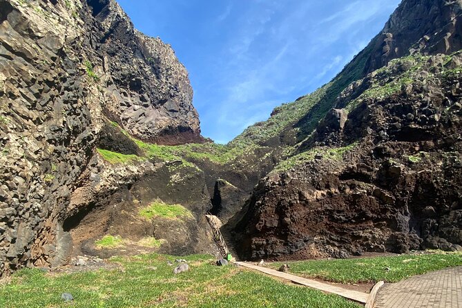 Full Day East Tour at Pico do Arieiro and Santana with Pickup - Ponta de São Lourenço: rugged cliffs and the eastern edge of Madeira