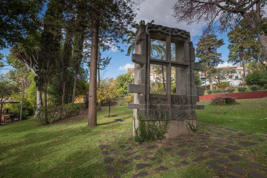 Funchal: City Highlights Tuk-Tuk Tour - Quinta Vigia: the pink mansion you can’t miss