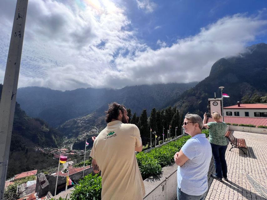 Funchal: Nuns Valley, Safari Tour, & Viewpoints with Sunset - Paredão viewpoint: the top-of-the-valley perspective