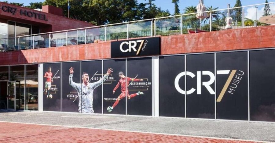 Funchal: Old Town Tuk Tuk Tour with Drop-Off at CR7 Museum - 90 minutes in a tuk tuk: getting around Funchal fast