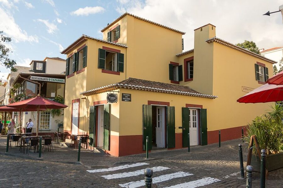 Funchal: Old Town Walking Tour - Starting at the Colégio dos Jesuítas do Funchal: fast orientation