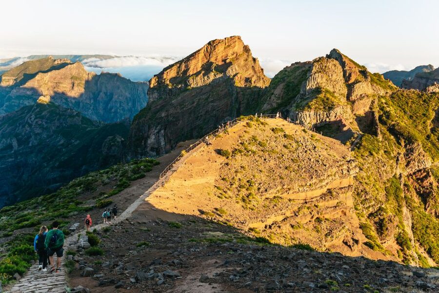 Funchal: Pico do Arieiro Sunrise Hiking Transfer - The route basics: Pico do Arieiro to Pico Ruivo and down to Achada do Teixeira