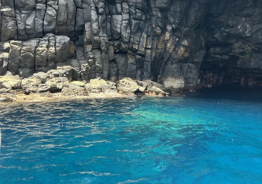 Funchal: Private Boat Tour w/Snorkel & Paddle up 11 people - Onboard setup: fruit, one bottle of wine, and a Bluetooth speaker