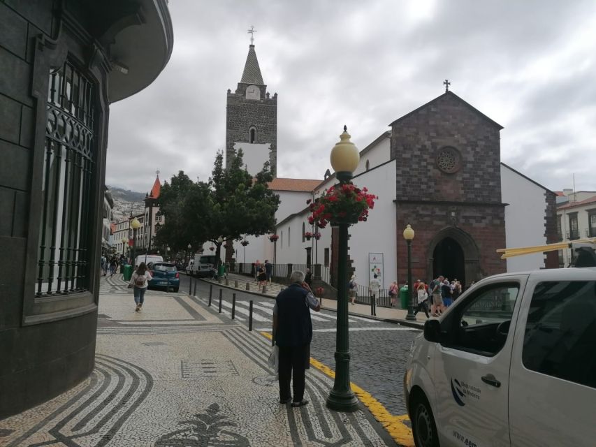 Funchal: Private Guided Tour of Historic Center by Tuk Tuk - Where You Start: Avenida do Mar Pickup and Easy Drop-Off