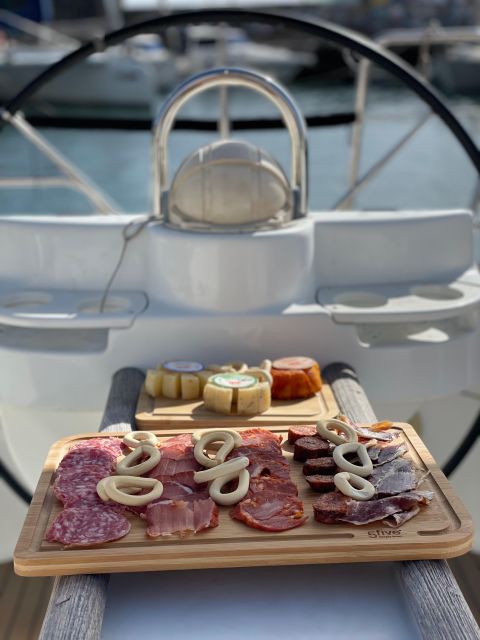 Funchal: Private Sailing Sunrise, Sunset & Moonlight Cruises - Private sailing for 10: how group size affects the vibe
