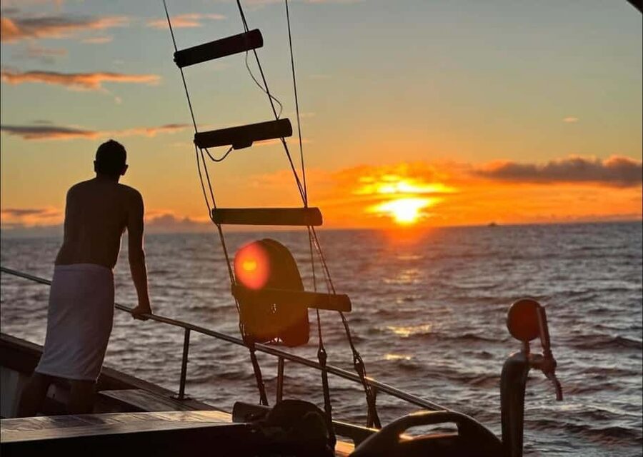 Funchal: Sunset Tour on Traditional Madeiran Boat w/ Drinks - The Dragão-style boat experience: traditional, small, and comfortable