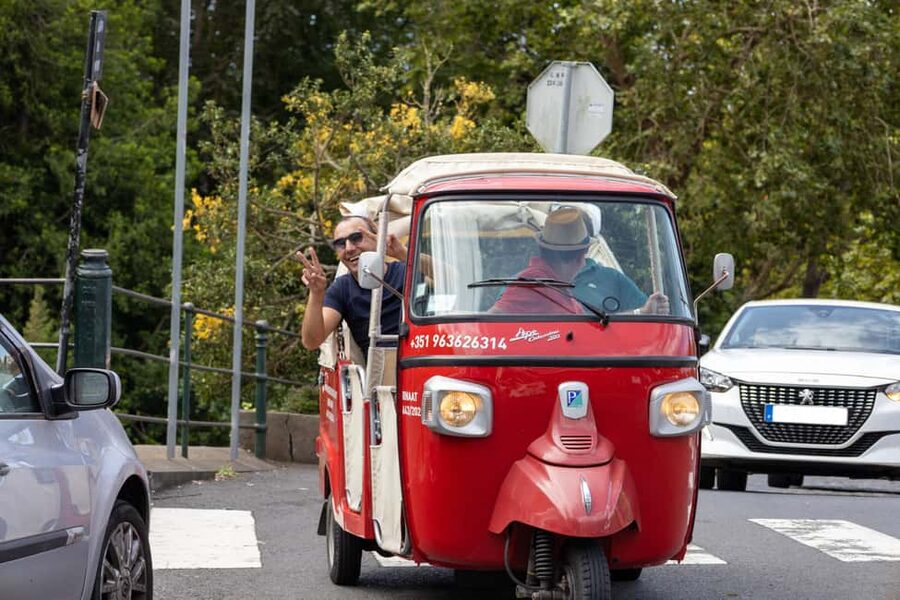 Funchal: Tuk Tuk Tour to the Most Breathtaking Viewpoints - Old Town + Funchal Bay: the city context that makes photos mean more