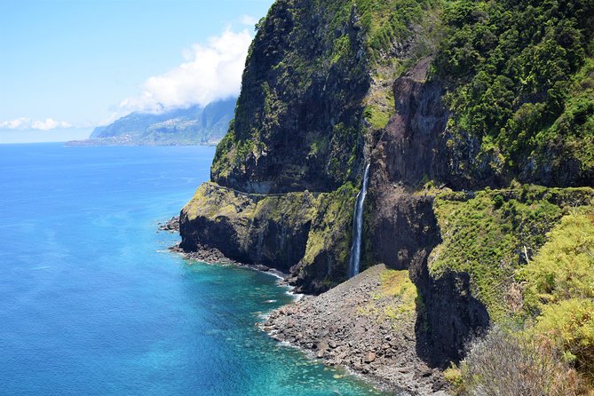 Go West - The most popular tour - Stop 4: Encumeada viewpoint (PR12)—north and south in one hit