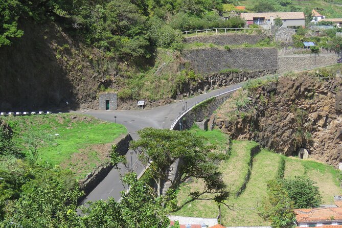 Half day jeep Wine tour and tasting, & sea cliff adventure - Quinta do Barbusano wine tasting: expect multiple pours and time to sip