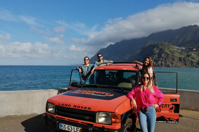 Jeep Safari in Pico Areeiro Santana Faial Full Day Tour - Santana palheiros and the Guindaste viewpoint in Faial: classic Madeira meets coast views