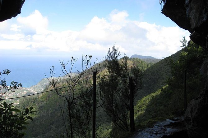 Levada Walk from Ribeiro Frio to Portela - Approaching Lamaceiros: the views start to open up