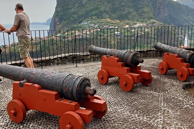 Madeira 4x4 Jeep Tour : Pico Arieiro & Santana Traditional Houses - East-coast views: Ponta de São Lourenço and Farol Island energy