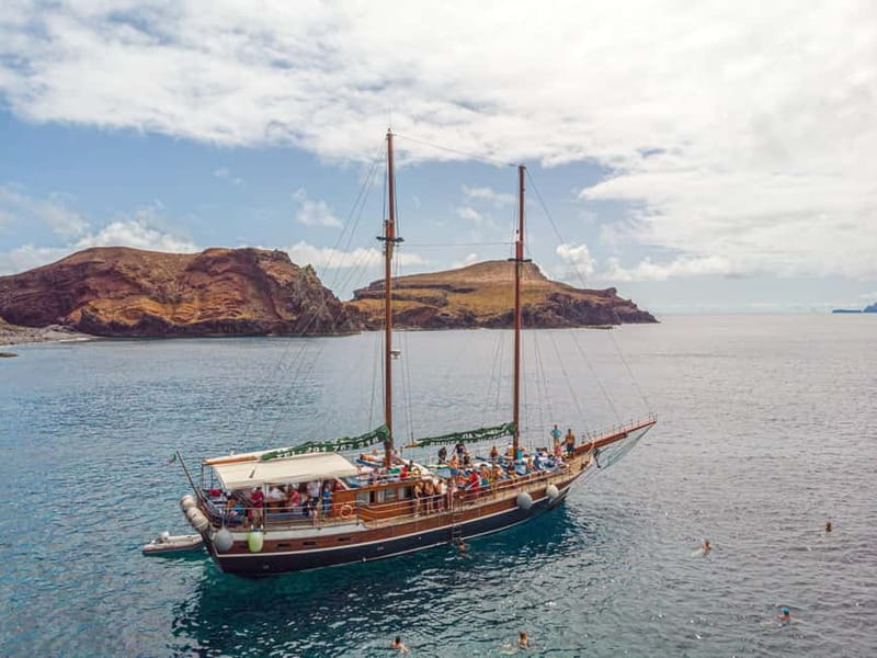 Madeira : 5 hour East Coast boat excursion - Caniço de Baixo and Reis Magos: rock formations you can feel in your legs