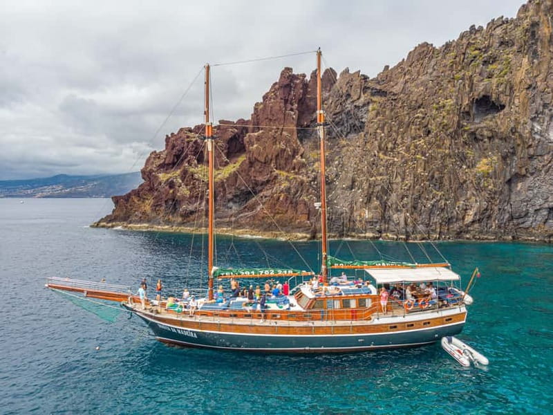 Madeira : 5 hour East Coast boat excursion - Crew, captain, and the difference between good and great service
