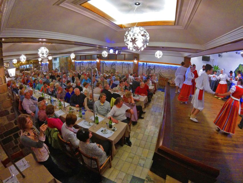 Madeira by Night with Traditional Dinner - Pickup in Funchal: the easiest way to start without fuss