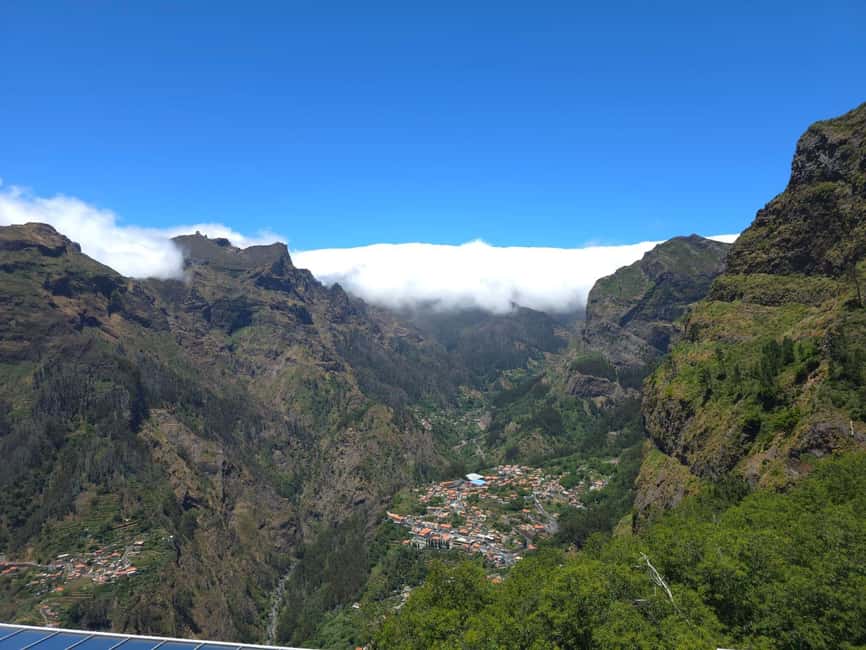 Madeira: Curral das Freiras & Câmara de Lobos Tour - Pico dos Barcelos: Start Quiet, Get Your Bearings Fast
