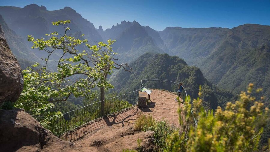 Madeira Funchal:East Tour Pico Arieiro & Santana&Laurissilva - Santana: Thatched Triangular Houses and a Small Village Reset