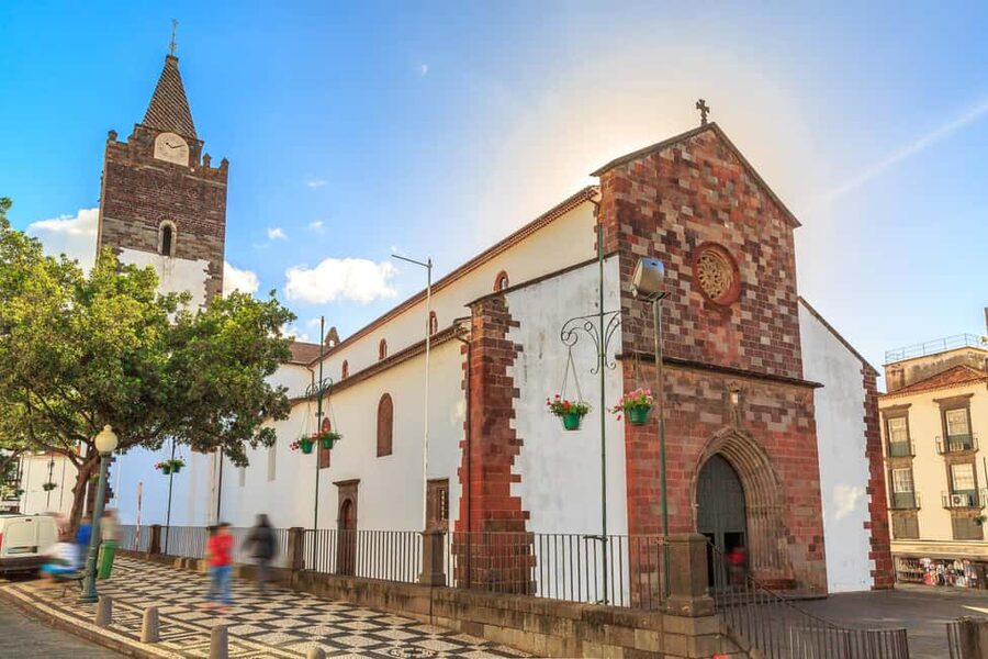 Madeira: Funchal's Eco Private City Tour - Ninety minutes by electric tuktuk: what you actually get