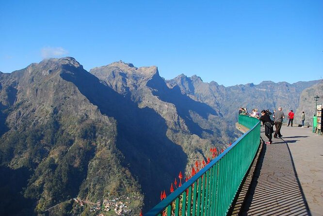 Madeira Half Day Small-Group Tour from Funchal - Stop 1: Miradouro Pico dos Barcelos and Funchal’s Bay Views