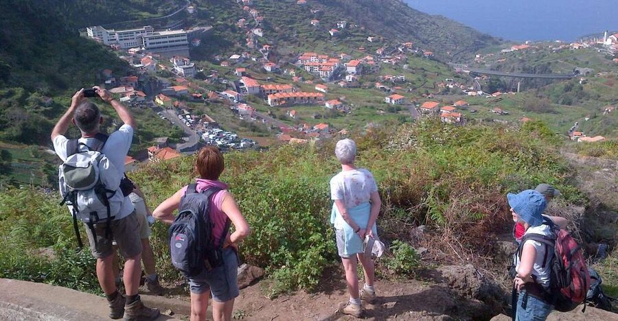 Madeira: Levado do Norte 2-Hour Hiking Tour - Arriving near Cabo Girão: the start of the levada experience