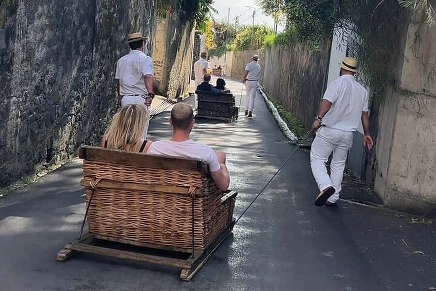 Madeira: Monte Toboggan & Old Town Guided Tuk Tour by MadTuk - Back down into town: Zona Velha and painted doors