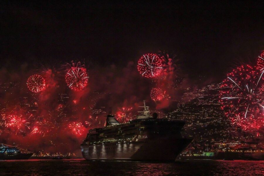 Madeira: New Year's Eve Fireworks by Catamaran - Meeting at Funchal Marina: the Cais 8 plan