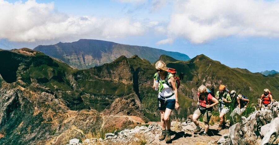 Madeira: Pico Arieiro to Pico Ruivo Hike - Transport and timing: an 8-hour day with the driving handled