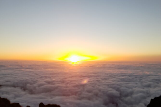 Madeira Pico do Arieiro Sunrise Tour - Stop at Pico do Arieiro: Watching the Sunrise at 1,818 m