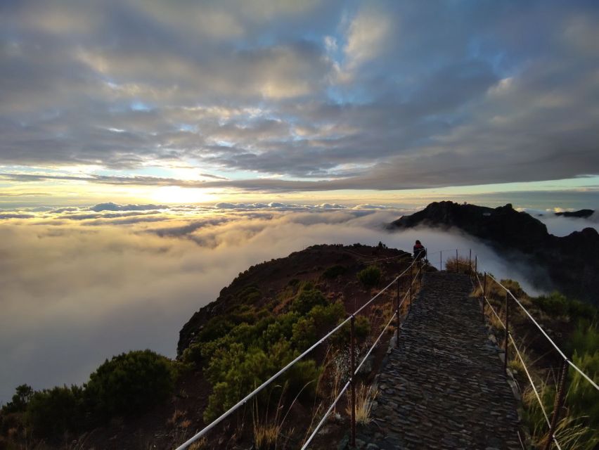 Madeira: Pico Ruivo Guided Sunrise Hike with Hotel Pickup - What’s included and what you should bring (so you don’t get cold or stuck)