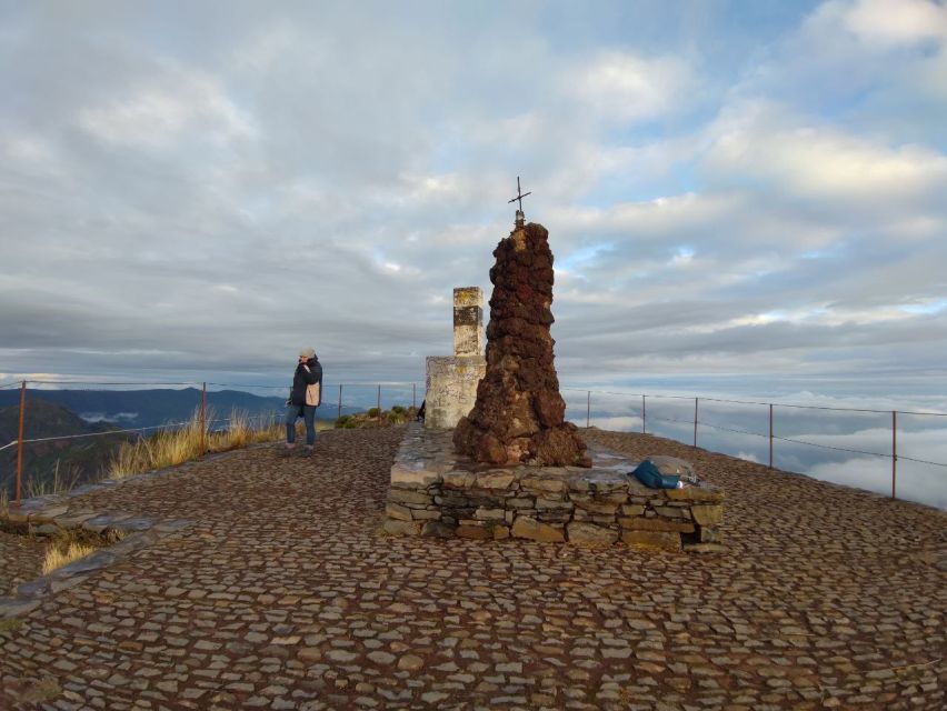 Madeira: Pico Ruivo Guided Sunrise Hike with Hotel Pickup - Pickup timing and the drive to Achada do Teixeira