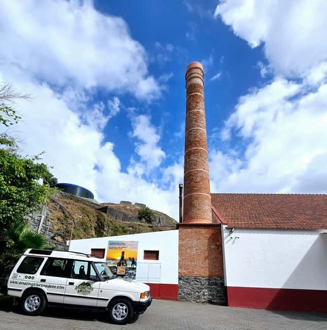 Madeira: Ponta de São Lourenço, Santana e Pico do Arieiro - Santana village time: when the tour becomes local