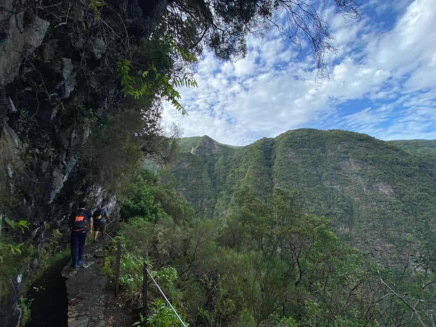 Madeira: PR 9 - Levada do Caldeirão Verde Hike Transfer - PR9.1 Caminho para Todos: the warm-up that adds real distance