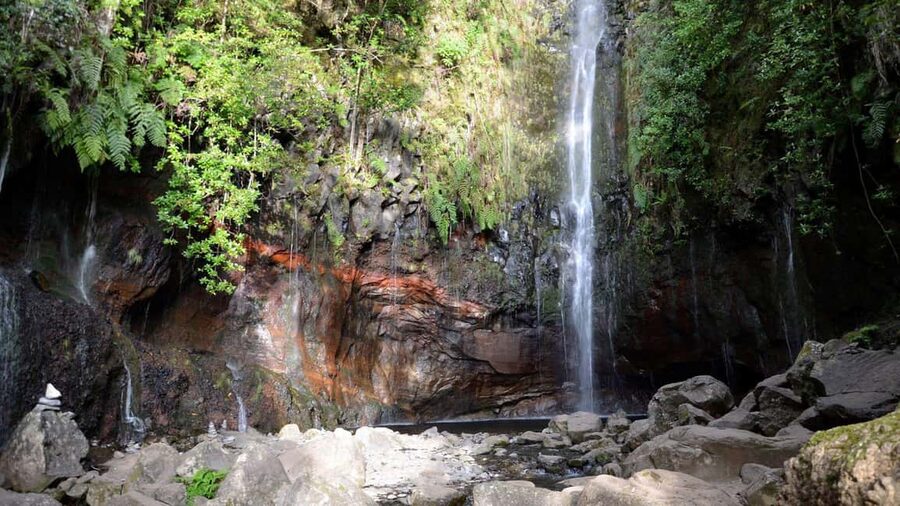Madeira Rabaçal: Lakes & Fountains Nature Walk - The Emerald Lake Moment: 25 Springs, Dramatic Cliffs